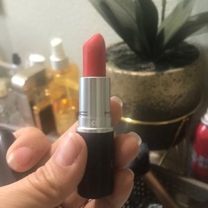 MAC Lipstick Lady Danger Matte